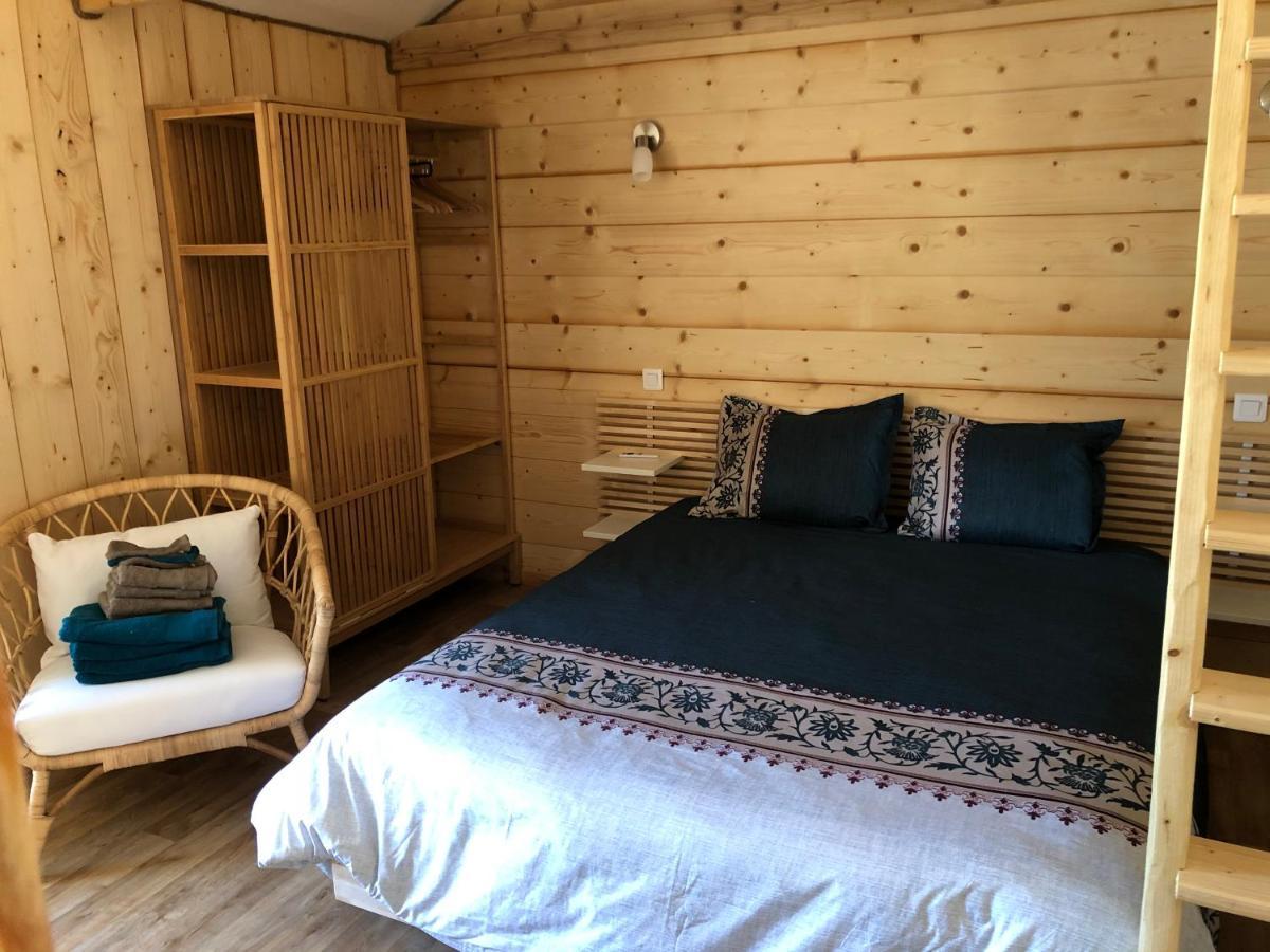 La Petite Ferme De Pouillon - Parc Animalier - Aire De Loisirs Bed & Breakfast Exterior photo